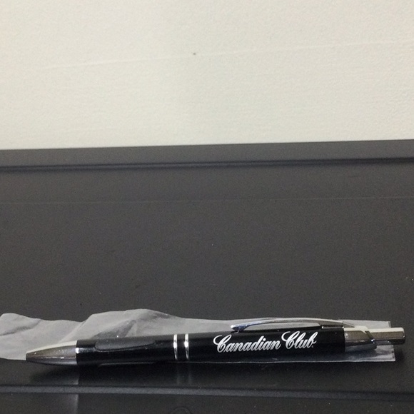 New Canadian club pen - Picture 2 of 4